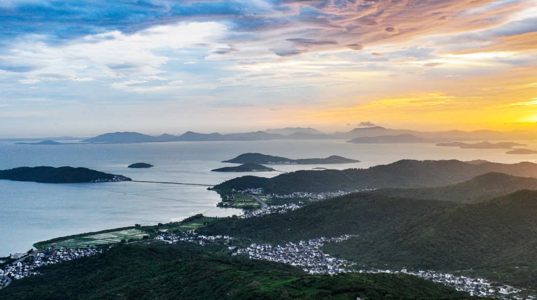 西山岛太湖夕阳远景