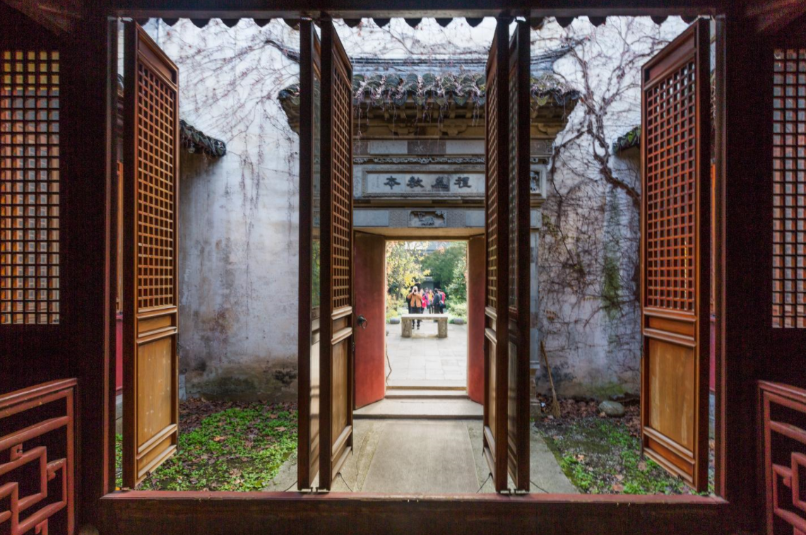 西山岛古宅门廊庭院
