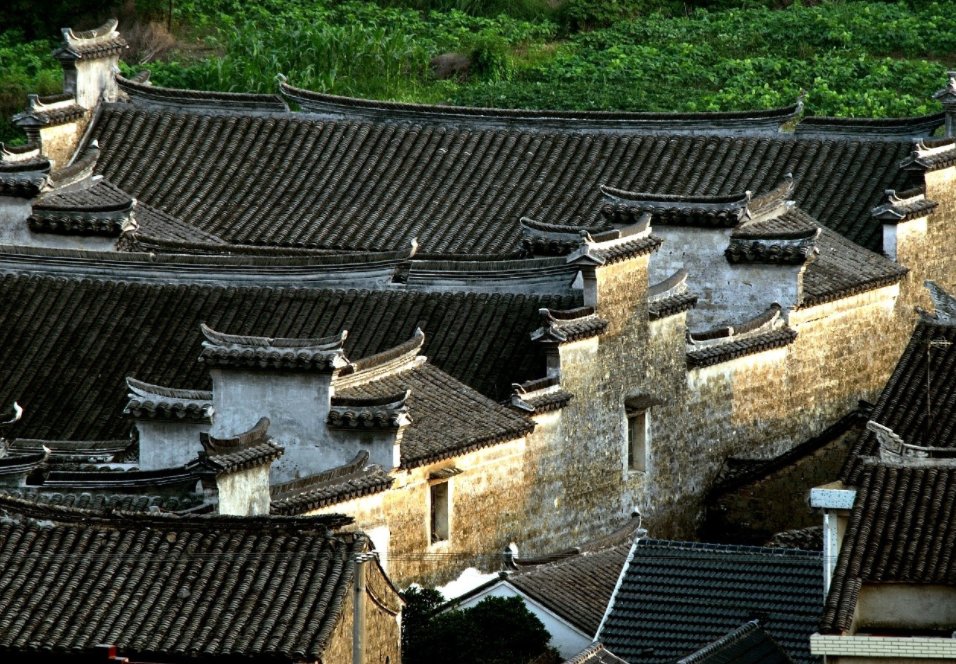 西山岛古村白墙黑瓦
